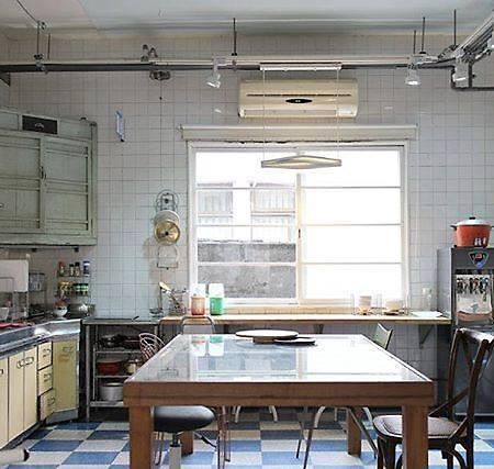 City Hut 1828 Тайнан Екстериор снимка